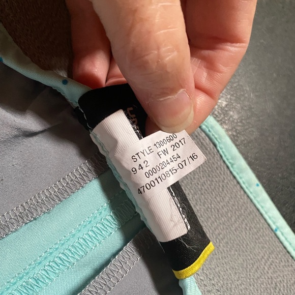 🔥UNDER Armour Polka Dot Shorts🔥 - Picture 7 of 10